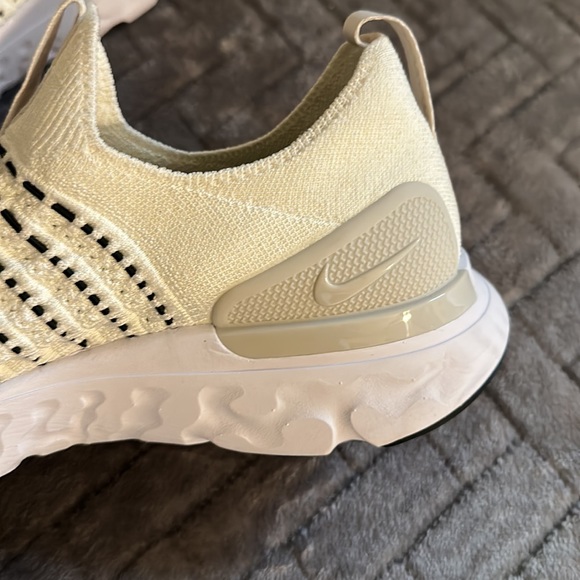 NWOT- Nike Men's React Phantom Run Flyknit 2 Running Shoes - Picture 4 of 7